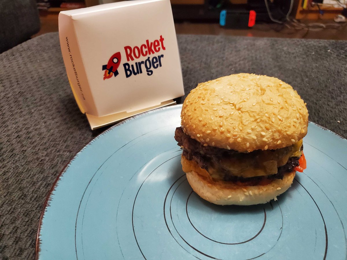 #yfcburgerbattle23 burg #8: the Afterburner from Rocket Burger. Fairly simple but effective. Love the roasted red peppers and the hot sauce was nice (though could have had a bit more kick). Ghost pepper chips added some pleasant crunch and more heat