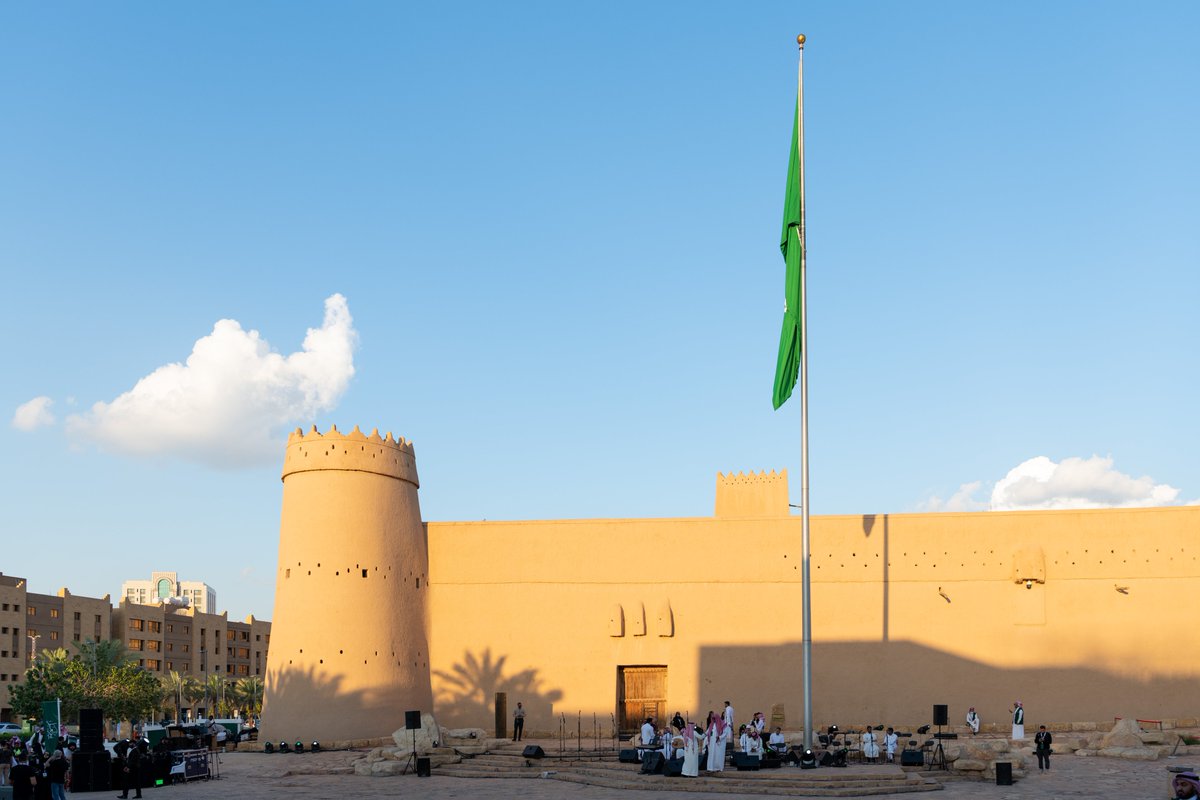 يوم العلم tweet media