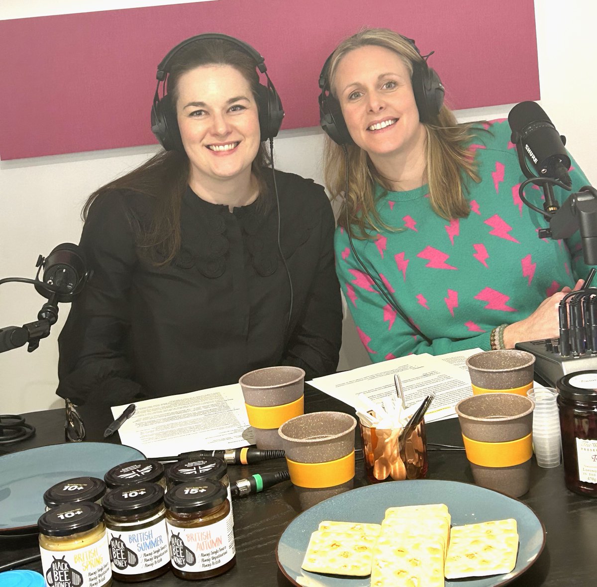 thefoodtalkshow's tweet photo. We’re LIVE now! Tune into the #TheFoodTalkShow.
For this week's programme, we are joined by Chris of Black Bee Honey 🐝andJeff of The Wooden Spoon Company 🥄
#tunein #brandnew #newepisode #foodtalkshow #podcast #food #foodandbeverage #honey #bees #preserves #wonkyfruits https://t.co/SMxKgreoRj