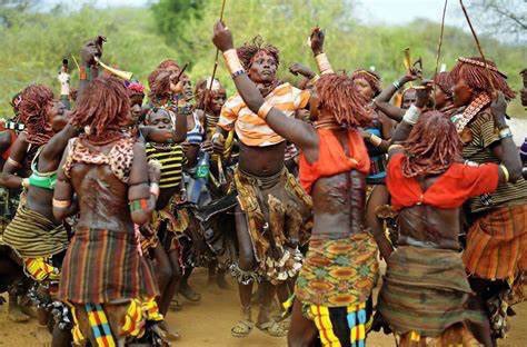 #africanculture. #africanwoman, #letsgoafrica.#loveofafrica.
Meet the tribe where women are brutally flogged for marriage. ( scars of love )