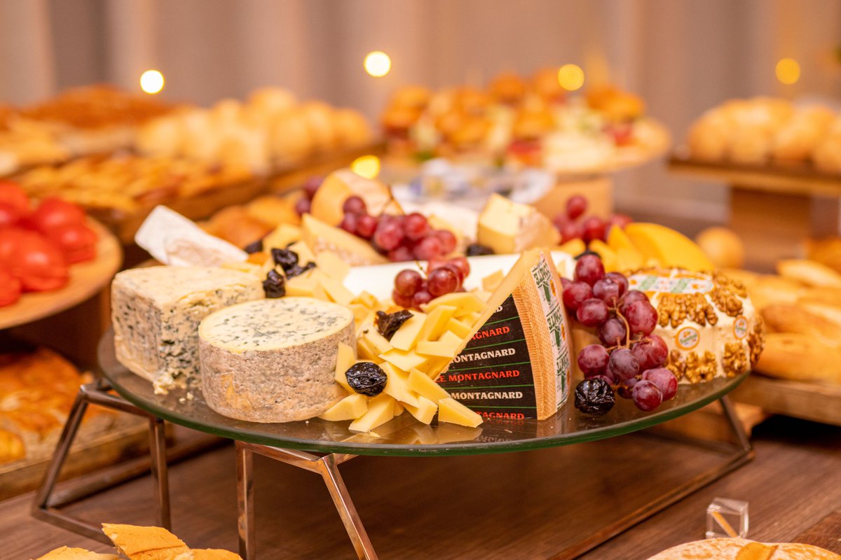 Hotel2Fevrier's tweet image. Partager de bons moments autour de nos buffets dans un cadre convivial entre amis ou en famille.

Restaurant Namiélé de l'hôtel 2 Fevrier
de 12h00 à 15h00

Réservez : + 228 22 23 86 00