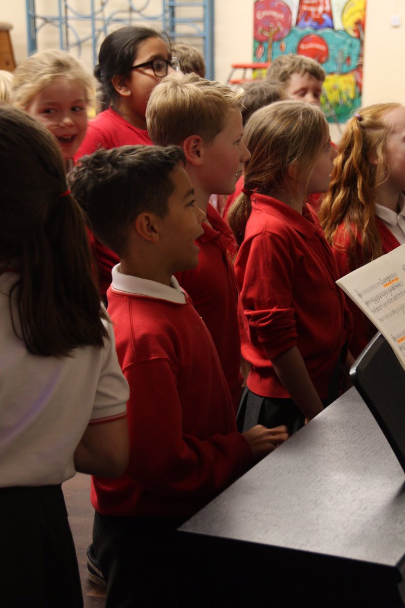 ElizAthertonSop's tweet photo. Another couple of great workshops by my students from @RWCMD for @LlandaffCath #MusicFoundation this afternoon in @llandaffcity Primary. Now looking forward to performing @bobchilcott’s #MrMajeikaAndTheMagicOrgan with them tomorrow. #DiscoverTheOrgan #MusicEducation https://t.co/K3HAvo727b