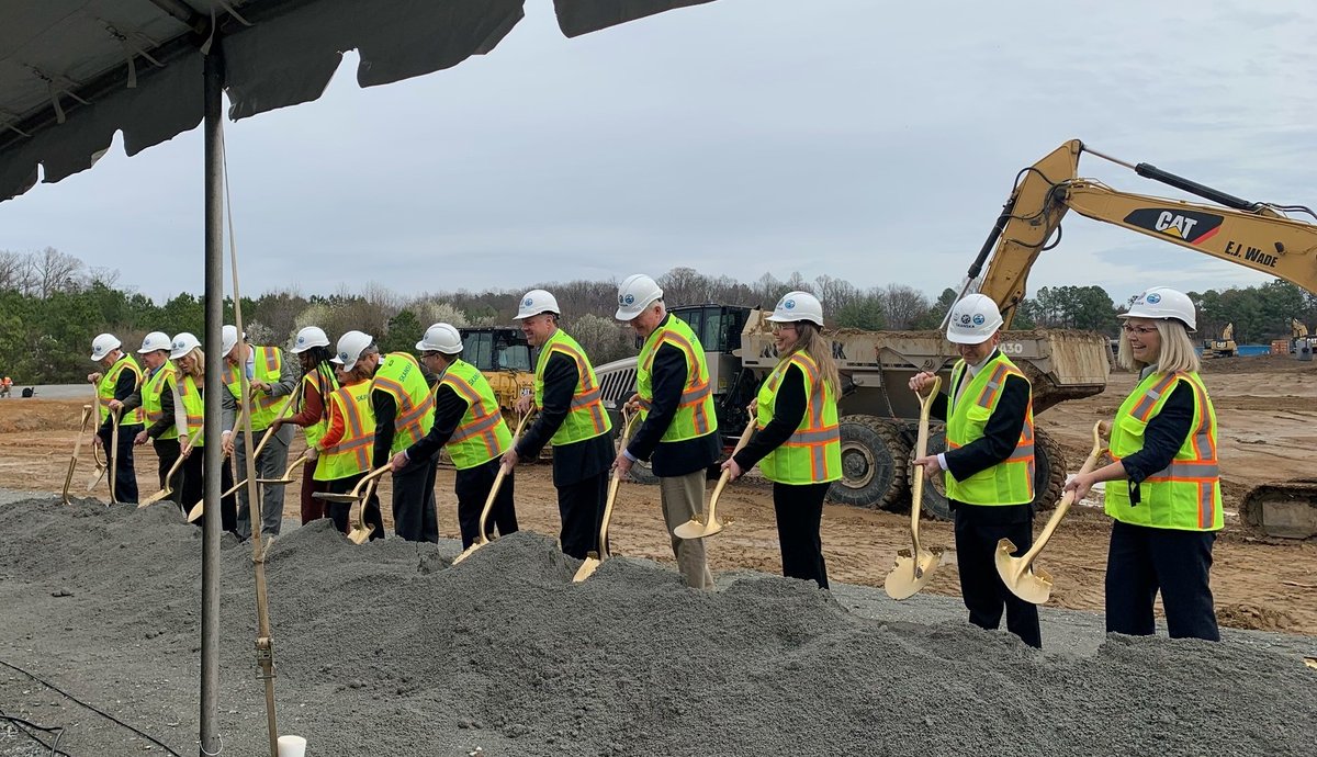 SkanskaUSA's tweet image. Breaking ground in #Virginia! Work is underway on the new Central Laboratory for @VAForensicSci and @VDHgov Office of the Chief Medical Examiner. The 281,000-SF facility will house both agencies’ statewide offices and their central Virginia operations. bit.ly/3ZHwh1n