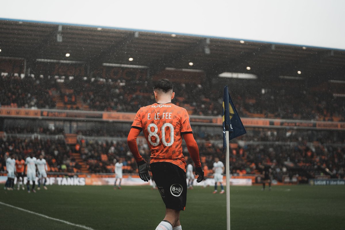 tony_esnault's tweet image. UNE JOURNÉE AU BOULOT. ⚔️🧡

Retour sur le match de ce week-end où les éléments se sont déchaînés !
Une belle victoire pour le @FCLorient et l&apos;opération maintien validée. 🥰

#FCLESTAC