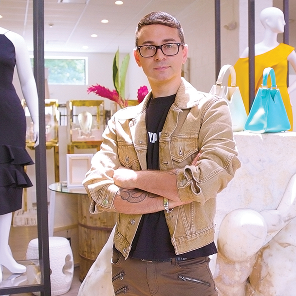 Connecticut’s very own fashion icon @CSiriano was live at the #Oscars yesterday commenting on all the looks! Did you catch him? #CTvisit #CTvibe #CTfashion #ChristianSiriano