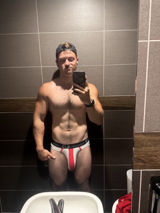 Leg day today, wish me luck 😈👅 https://t.co/P44VndVjX9