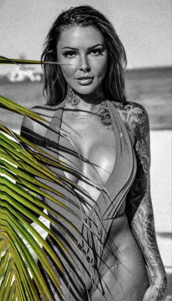 JessyJonesxxx's tweet photo. 👑🌊🌴 @iamhelytattoo 🌴🌊👑 https://t.co/oZtxEH01yO