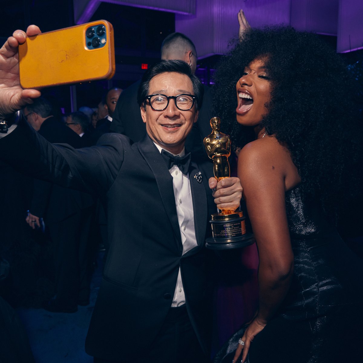 A selfie for every hottie in the multiverse, courtesy of Ke Huy Quan