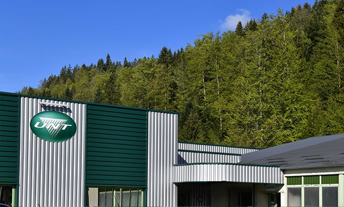 KeringGroup's tweet photo. Kering Eyewear a signé un accord en vue d’acquérir la société française UNT, Usinage &amp; Nouvelles Technologies, afin de renforcer son positionnement dans l’industrie de la lunetterie de Luxe.

https://t.co/d1uy7s2Tha

#KeringEyewear https://t.co/5mP1cMuyvm