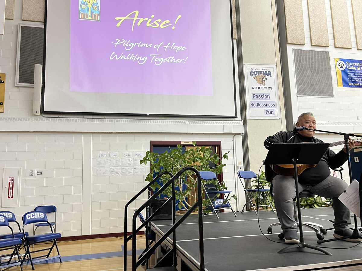 KenSampson1's tweet photo. @HolySpiritRCSD is hosting composer, storyteller and singer Jesse Manibusan. We are in for a wonderful day of reflection, prayer and spiritual uplifting. #IBelieveinCatholicEd #hs4 #abed https://t.co/LnKFRI7TqY