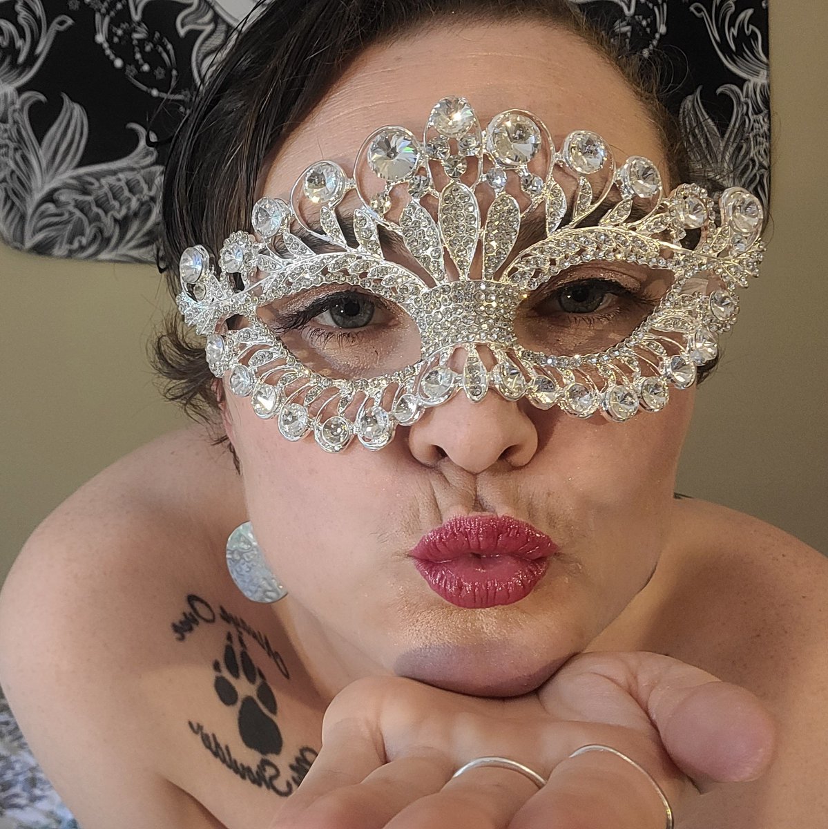 KaishaSG23's tweet photo. Much
#kisses #kissed #puckerup #lipstick #lipservice #lips4anglees https://t.co/edbK9WBc6R