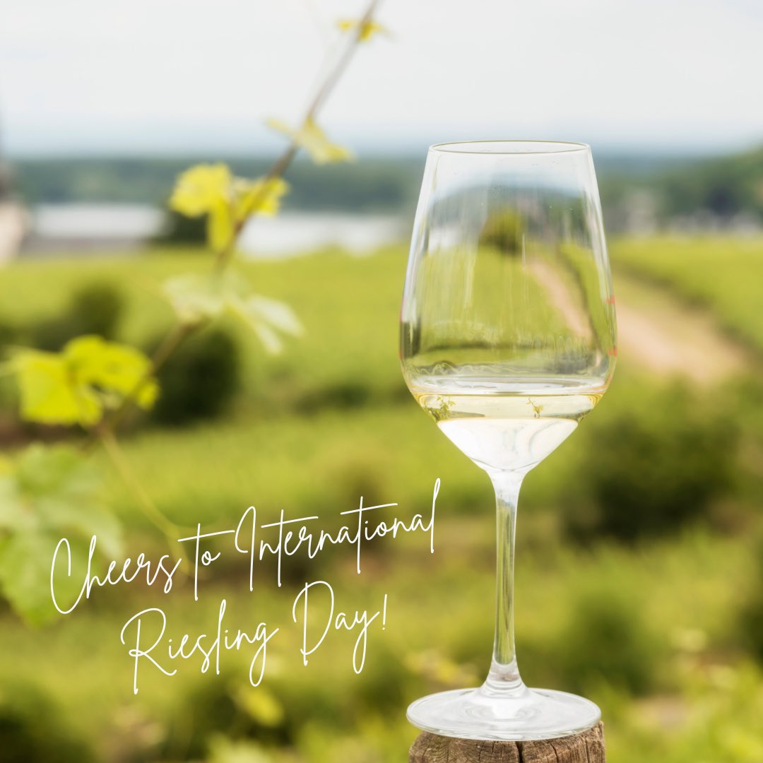 corksy_'s tweet photo. Cheers to Int’l #Riesling Day! Which style riesling is your favorite: dry, semi-sweet, sweet or sparkling? Tell us in the comments👇. 

#internationalrieslingday #wine #winedays https://t.co/MtKgEoZJLn
