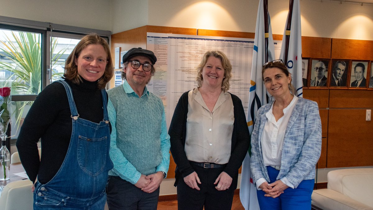 [#Institutionnel]
<a href="/BrigitHenriques/">Henriques</a> et <a href="/AGuyart/">Astrid Guyart</a> ont reçu le collectif des champion(ne)s 🇫🇷 dans le cadre de la réforme des #retraites. Objectif : permettre aux sportifs de haut niveau sur liste avant 2012 de valider des trimestres au titre de leur carrière. L'équité pour tous.