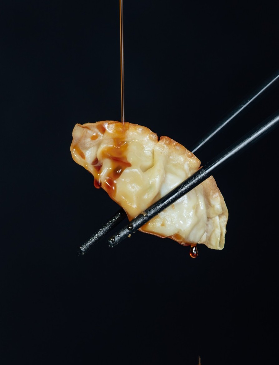 Come to the dark side 🥷
We have gyoza 🥟

#gyoza #wabisabi #helbizkitchen