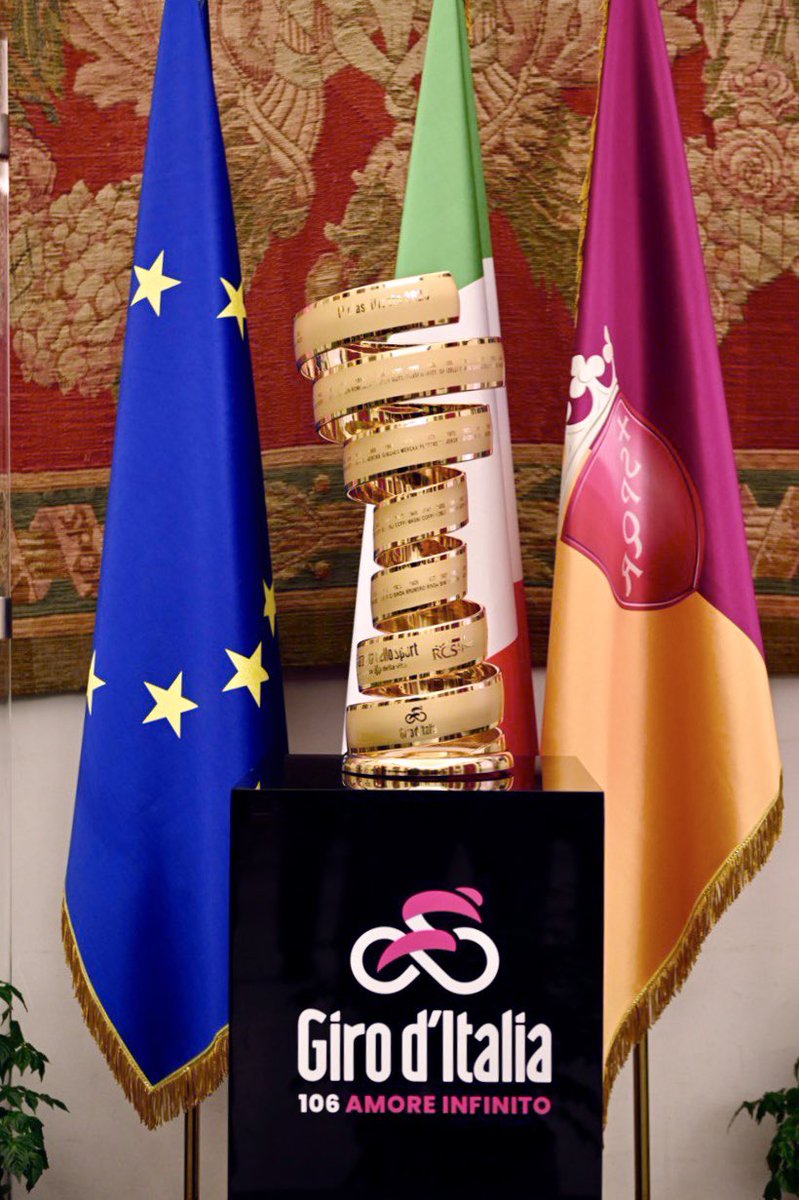 EnelGroupIT's tweet photo. Eccoci in Campidoglio per la presentazione della #MagliaRosa del @giroditalia 2023 con @rcssport! 🚴‍♂️ Legame con le persone e il territorio, rispetto dell’ambiente e gioco di squadra: siamo orgogliosi di esserci. 💪 #Giro. @Roma https://t.co/mlKwU5Moo6