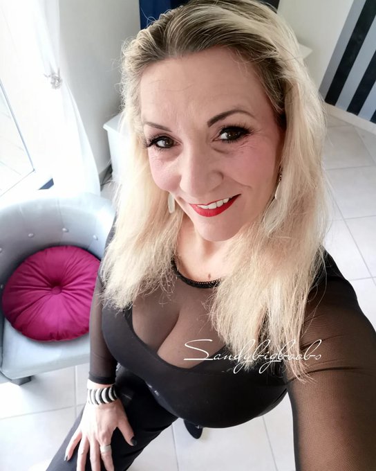 1 pic. 🖤🖤🖤🖤🖤🖤🖤🖤🖤
#blackoutfit
#clubwear
#model
#lashes
#makeup
#privat
#elegant 
#attractive
#athome