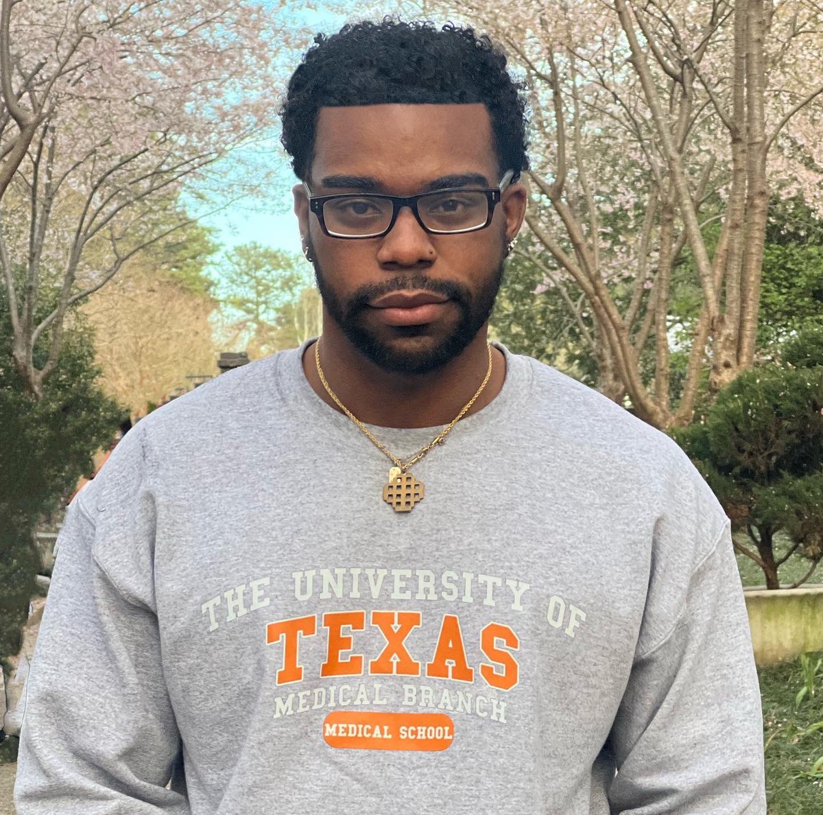 lewis_joshe's tweet photo. 5.7% of all doctors in the U.S. are black… thank the Lord I’m about to widen the gap! 🧡🤍

In the fall, I will be attending University of Texas Medical Branch School of Medicine with my tuition fully paid for through institutional and outside scholarships.

Dr. Lewis loading🩺 https://t.co/KVm1lAUB2F