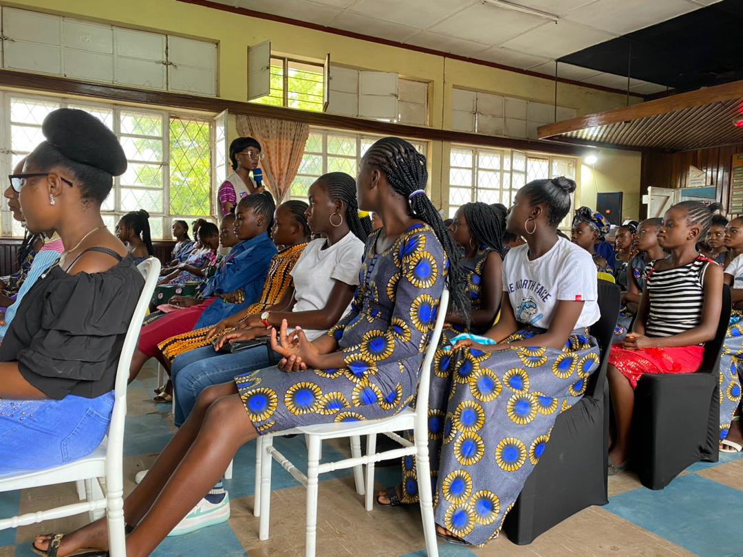 MauricetteYowa7's tweet image. Savez-vous que le 8 mars j'étais avec les filles et responsables de l'école secondaire USABITI dans la cité de kipushi pour échanger sur le thème nat de cette journée ??  
@BanzaBavon1
@Muyumba
#leoard_vivant
#apdi
#mars