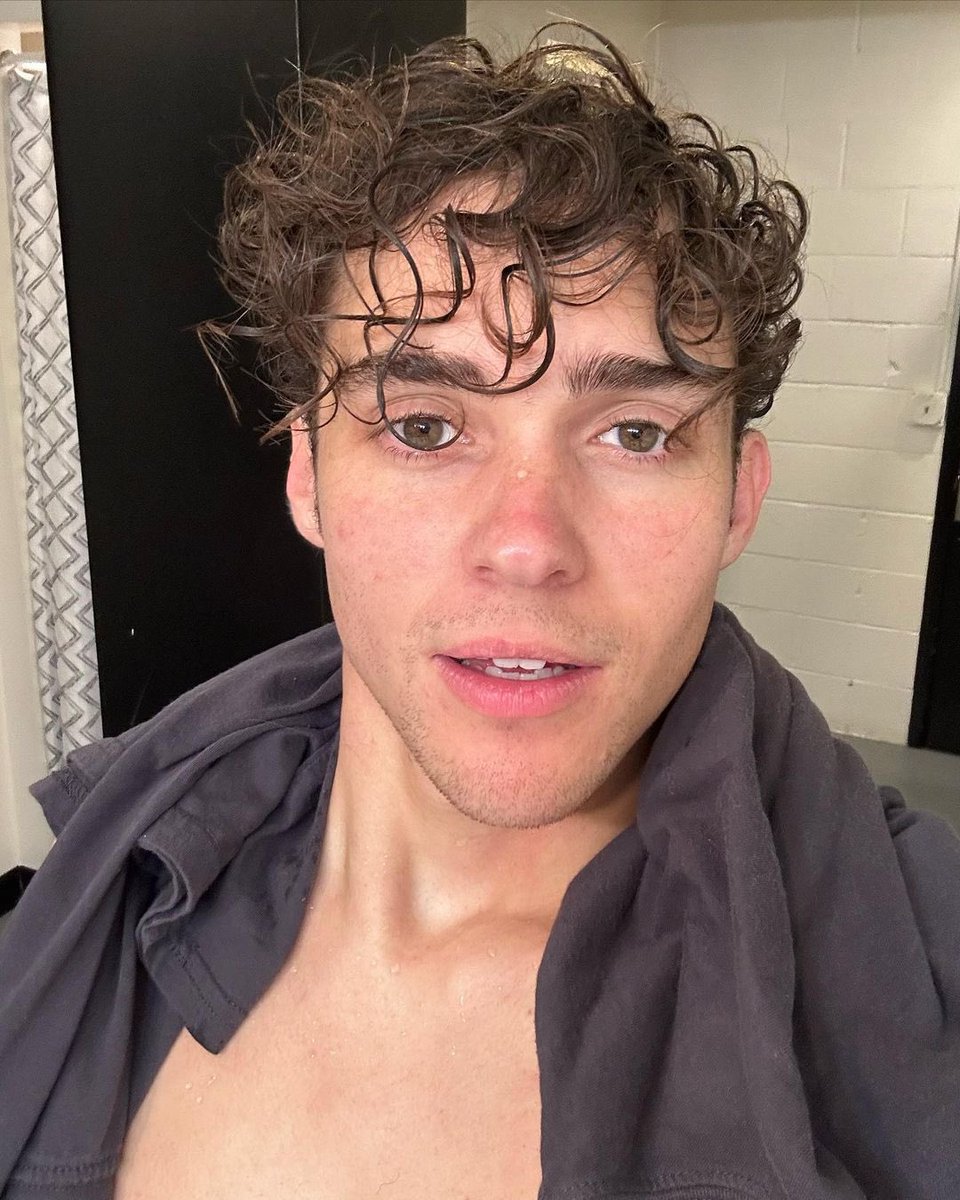 PopCrave's tweet image. Joshua Bassett looks amazing in newly shared photos:

“post-show-shower-selfie-slay”