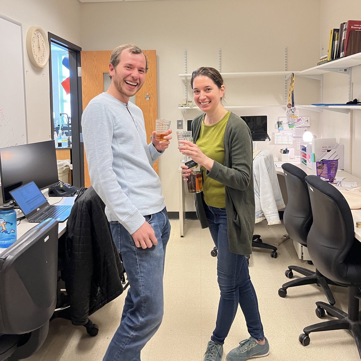 I see these unicorns posted on Twitter, but I’ve never seen one IRL. Well, here it is, our talented grad student Joey got a perfect score on his F31 with host 1st submission! 🥳Nearly cried with joy- so proud of him! Cheers! 🥃