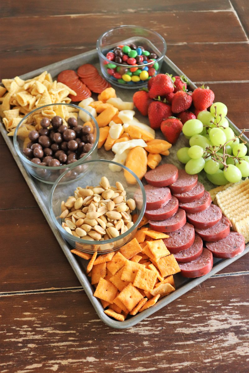 PlaggeVal's tweet image. Between #SpringBreak and #MarchMadness, I'm making sure I get all of my kids' favorites for a Sheet Pan Charcuterie Board or two this week! Get all of my ideas and tips over on the blog to make your own: cornbeanspigskids.com/2020/08/after-… #momhack