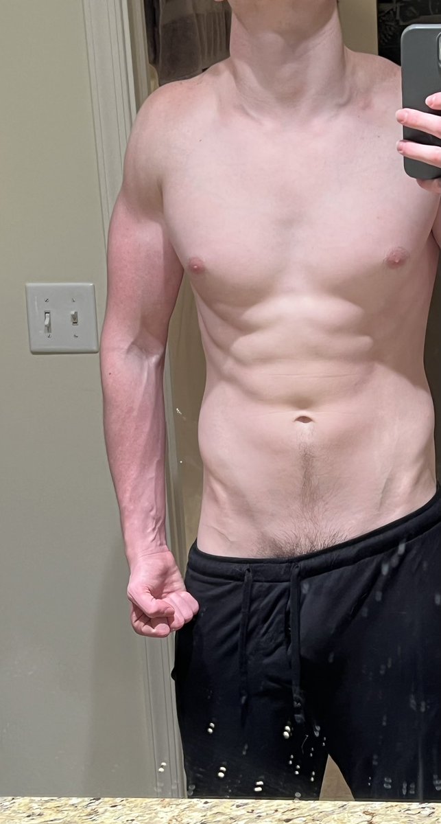 OneHungBWC's tweet photo. Post gym post up https://t.co/TYx9aF4XlE