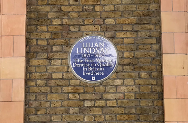 Elisa_Zmyrna's tweet photo. This morning on my way to the Warburg Institute I discovered this commemorative plaque, and I liked it @Warburg_News #London #RusselSquare #mondaymood https://t.co/NUkaohOL20