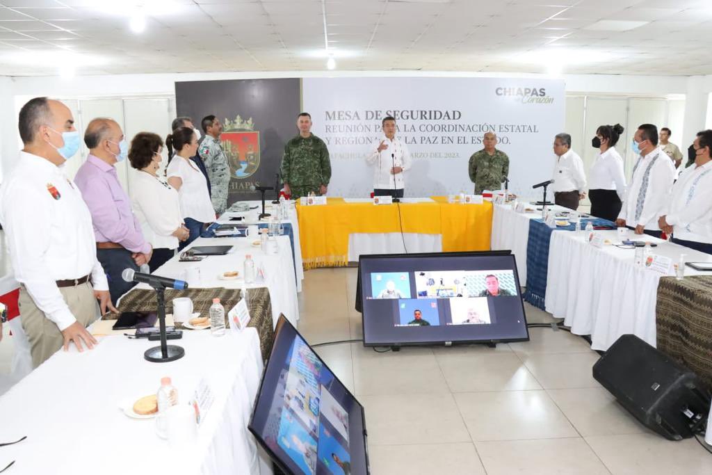 RutilioEscandon's tweet photo. El día de hoy llevamos a cabo las #MesasDeSeguridad desde Tapachula. Nos sumamos para dar certeza sobre el trabajo que impulsan las autoridades de los tres órdenes de Gobierno a favor de las familias chiapanecas. https://t.co/AiSW8euMNT