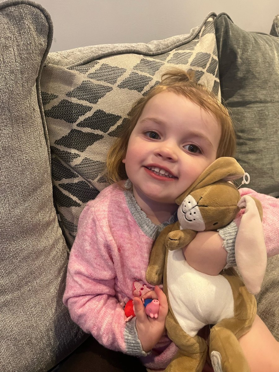 Lovely photos sent in over the weekend of our little A enjoying snuggles with bunny from our special bedtime reader bags that we send home each week.....I wonder who it will be sent home with this week? 🤔🥰📚 #eastwayreaders #readingtogether #letsgettalking #EYFS #bedtimebookbag