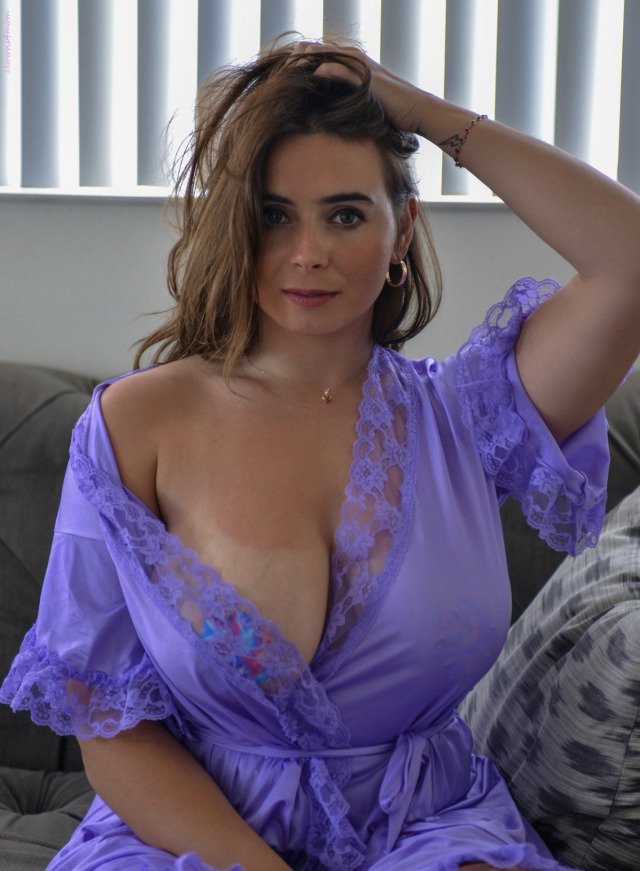 Sandyy_fox35's tweet photo. You want:
a: deepthroat
b: head
c: 69
d: all of the above https://t.co/TXsxGJZZnh