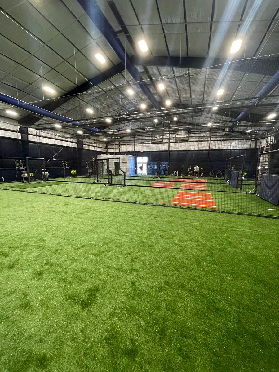 2021 D2 National Champs @WingateBaseball smashed the 𝗨𝗣𝗚𝗥𝗔𝗗𝗘 button on their indoor facility! 🤯

We recently installed new motorized cages and a dedicated pitching lab for the Bulldogs.

This has to be one of the top facilities in all of @NCAADII!

#NettingPros x #WUBSB