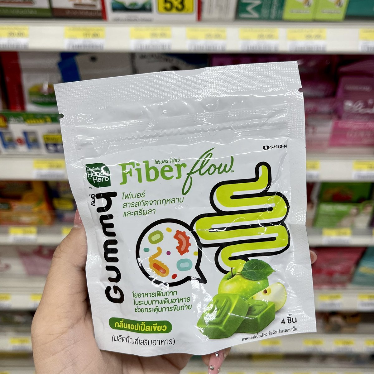 Q_PIAF's tweet photo. ล้ำสุดนะสมัยนี้มีไฟเบอร์แบบกัมมี่เเล้วตัวนี้เลย Fiber Gummy กัมมี่ขี้คล่อง ถ่ายไม��ออกไปลองนะเริสสุด อร่อยเคี้ยวเพลินมาก กลิ่นเเ��ปเปิ้ลเขียว1 ซองมี4ชิ้น ราคา 40 บาทหาซื้อได้ที่7-11 #ไฟเบอร์กัมมี่ #กัมมี่ขรี้คล่องไม่มีสะดุด https://t.co/hUwvUeP66Q