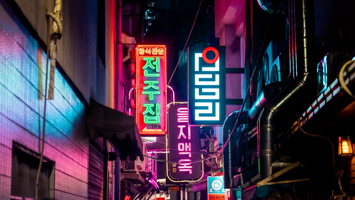 dave_krugman's tweet photo. Streets of Seoul https://t.co/X00YSvVFKM