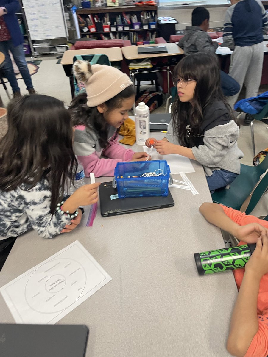 odie2teach's tweet photo. Collaboration makes learning fun!  3rd graders argue and discuss why dogs make the best pets. @ChicopeeWoods #3rdgrade @TinaHay60006032 https://t.co/M6K1srOAd7