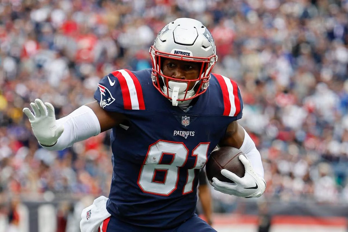 NationalFanLoop's tweet photo. TRADE ALERT 🚨 

The #Patriots have traded tight end Jonnu Smith to the #Falcons 🏈 

#NFL #NFLTwitter #NFLNews #NFLTrade #NationalFanLoop #JonnuSmith #tradealert #Atlanta #DirtyBirds https://t.co/4mH3BmKjfg