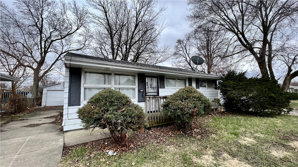 ClevelandREMAX's tweet photo. New Listing! $29,897.00, 3BR, 1BA, 327 E Garfield Avenue, Decatur, IL 62526, Full Details https://t.co/bnPi2BJth6 https://t.co/XglskAfQHJ