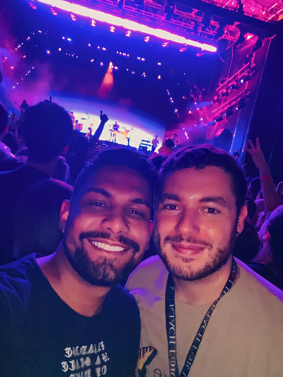 olucasb93's tweet photo. Não sei nem descrever esse show, foi simplesmente incrível, uma das melhores experiências que eu já tive #Paramore #ParamoreSP https://t.co/GADkOZmoFt