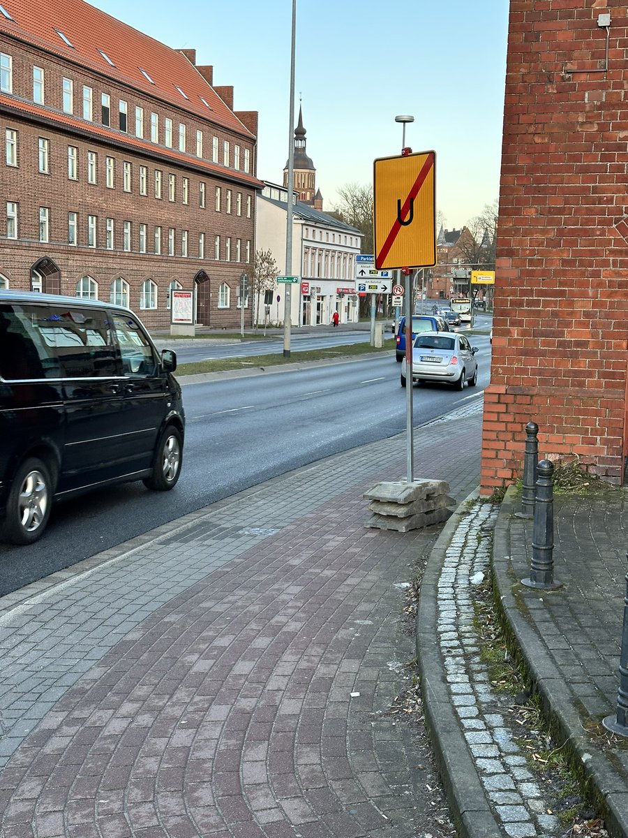 Warum genau da? <a href="/StadtStralsund/">Stadt Stralsund</a> #infrastrukturausderhölle