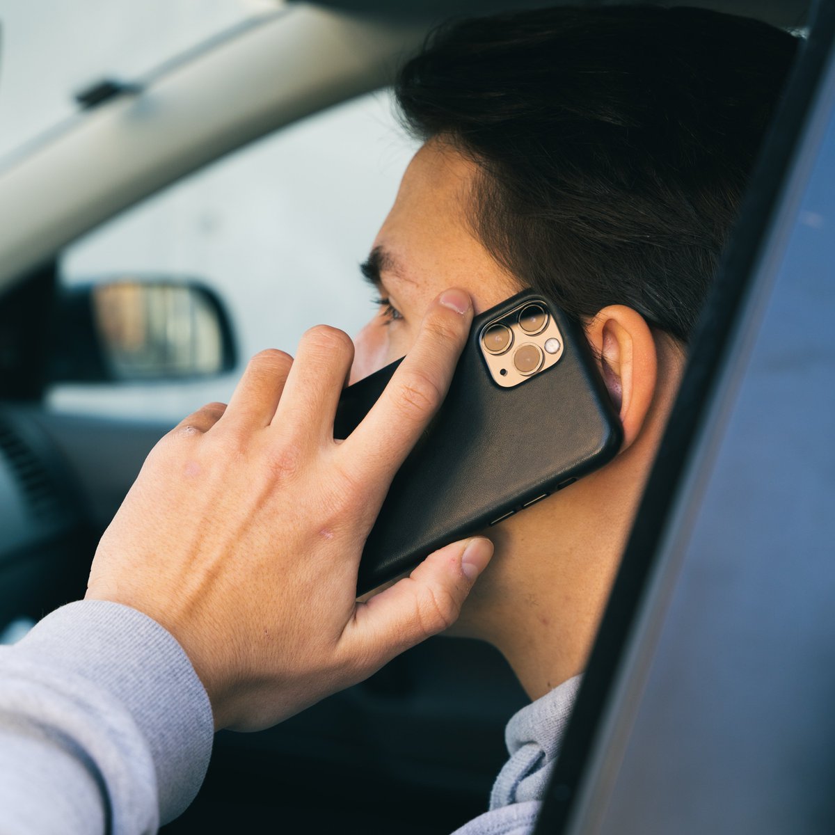 Recording conversations while driving can be very convenient as it allows you to focus on the road and not be distracted by trying to remember important details from the conversation.