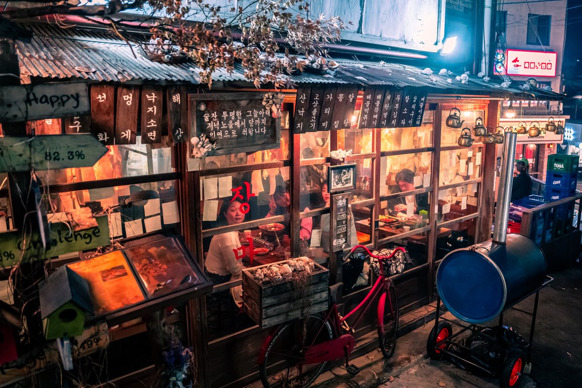 dave_krugman's tweet photo. Streets of Seoul https://t.co/X00YSvVFKM