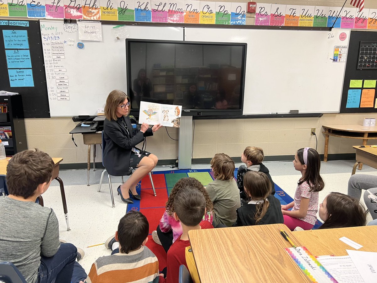 Ms. Perlongo’s 3rd graders had a special mystery reader today! Deputy Superintendent, Mrs. Quartironi, <a href="/BCSD_AMQ/">Ann Marie Quartironi</a> visited the class and read “Wordy Birdy!” #nationalreadingmonth #womeninleadership #WomensHistoryMonth <a href="/BeaconCSD/">Beacon City Schools</a> <a href="/Cathryn_Biordi/">Ms. Cathryn Biordi</a>