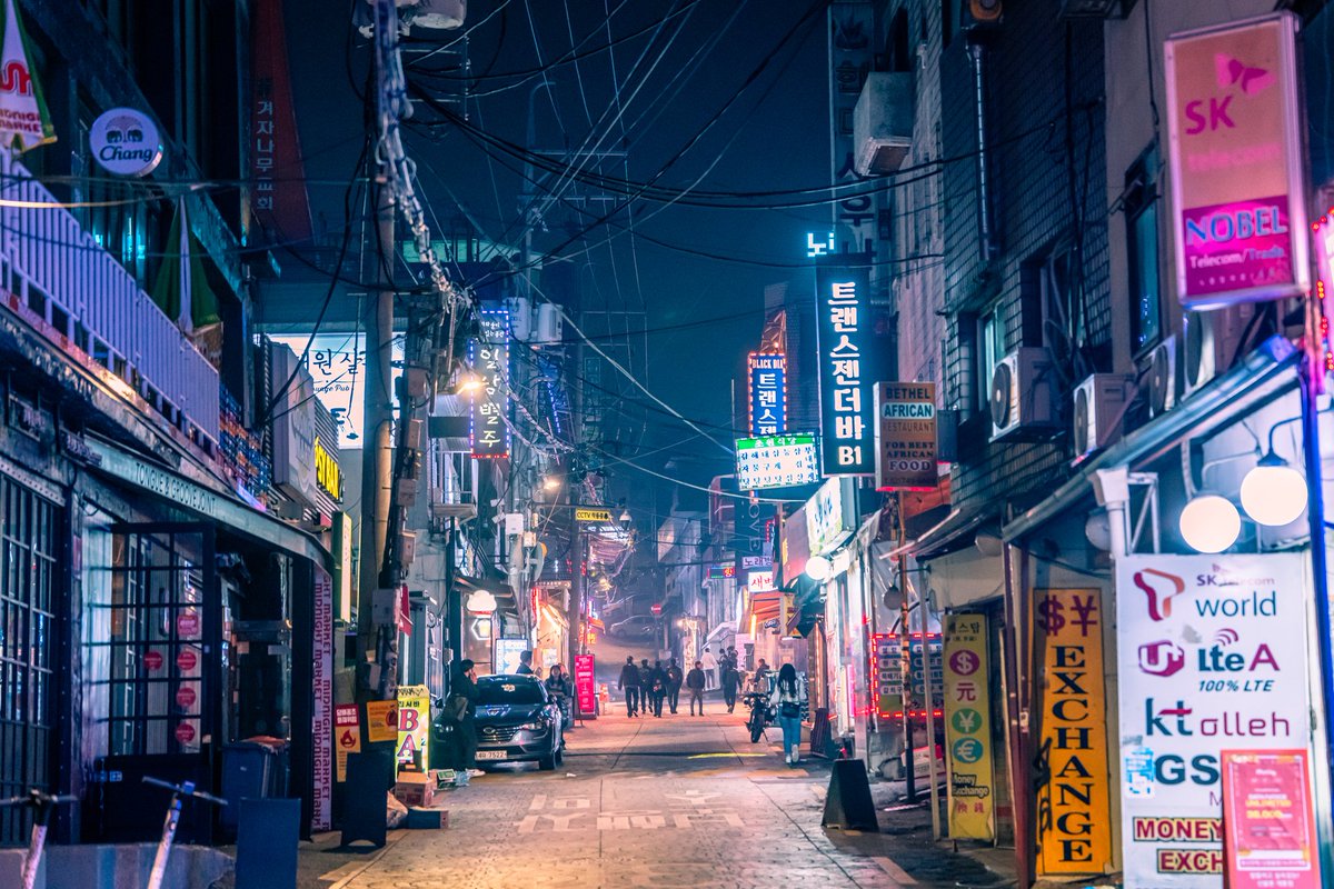 dave_krugman's tweet photo. Streets of Seoul https://t.co/X00YSvVFKM