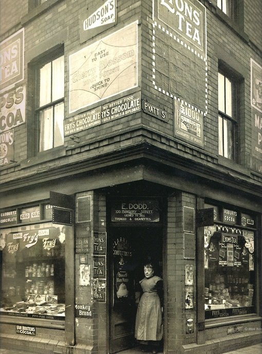 Ron Manager Remembers Nottingham on Twitter on the corner of