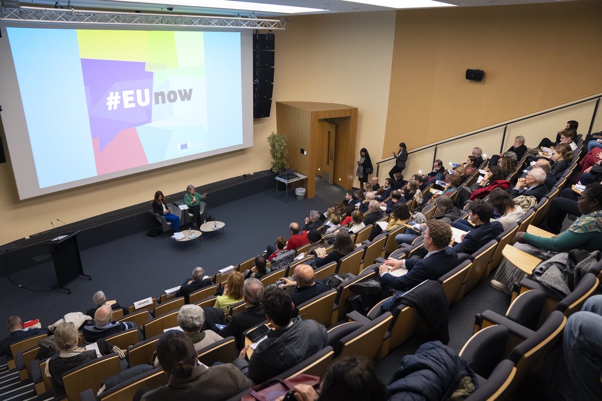 UE_Luxembourg's tweet photo. Vous avez été nombreux lors du #EUnow dialogue citoyen à avoir posé vos questions à @ElisaFerreiraEC sur le rôle des fonds de cohésion, le soutien 🇪🇺 aux régions frontalières et les défis de la double transition.
Merci pour votre intérêt! https://t.co/pzC0rvZC49