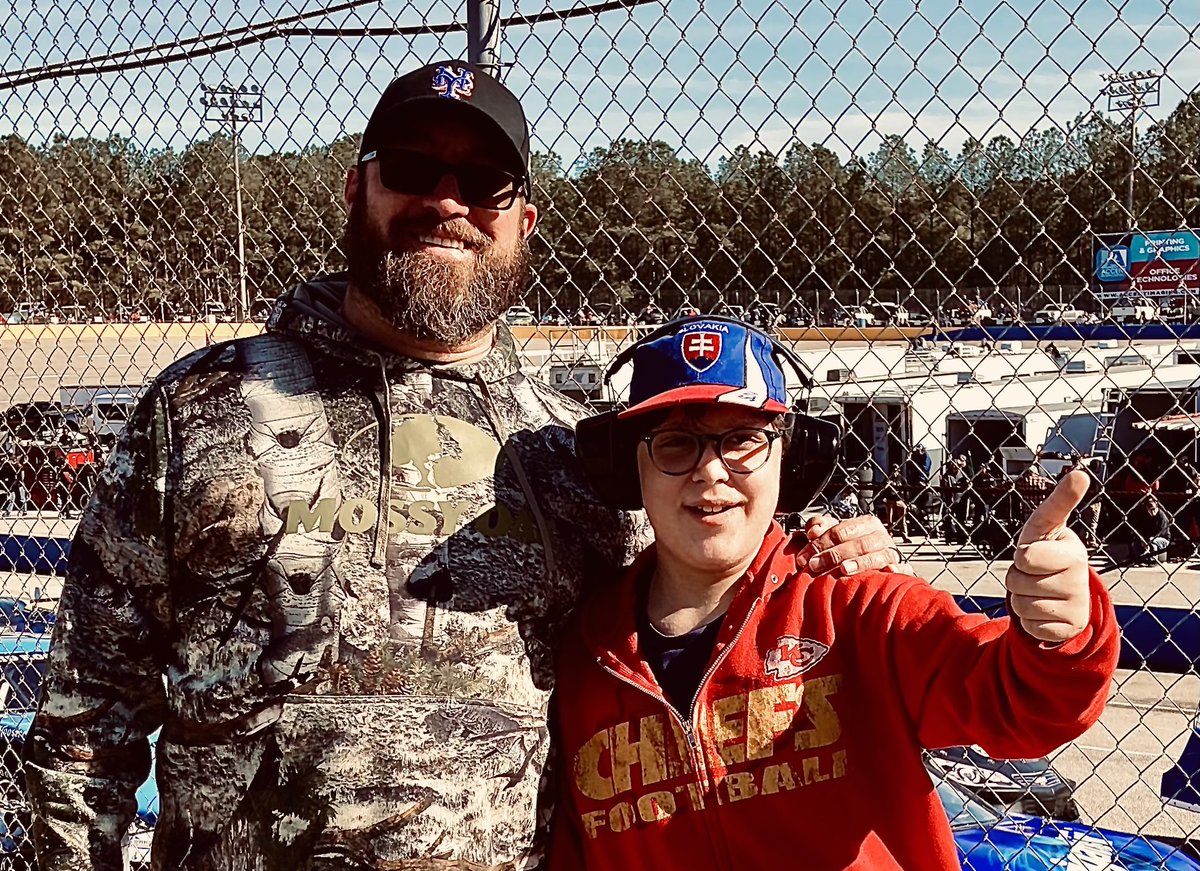 An awesome day at ⁦Southern National Motorsports Park for the season opener of the ⁦@CARSTour⁩! Had a blast taking my son to his first race! 
Memories for a lifetime.
⁦@DaleJr⁩ ⁦#nascar @JRMotorsports⁩
#grassrootsracing @DirtyMoMedia⁩