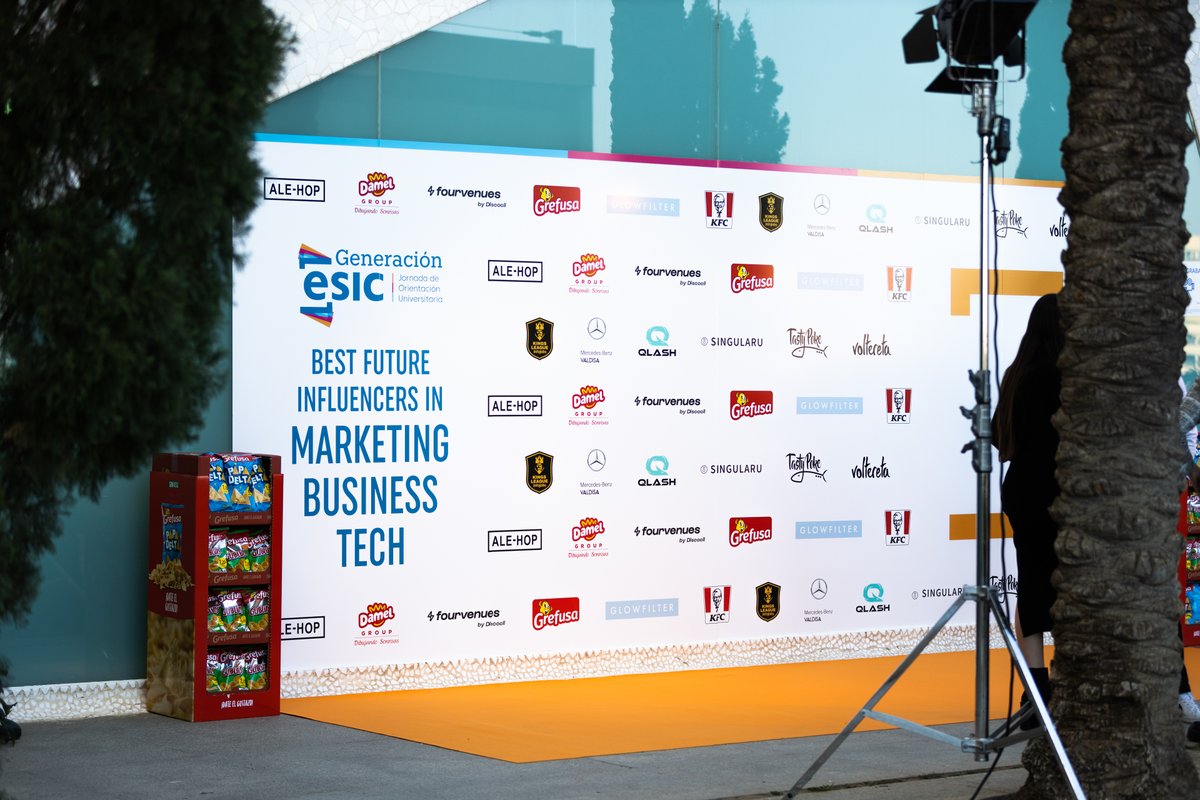 QLASH España 🐉 tweet media