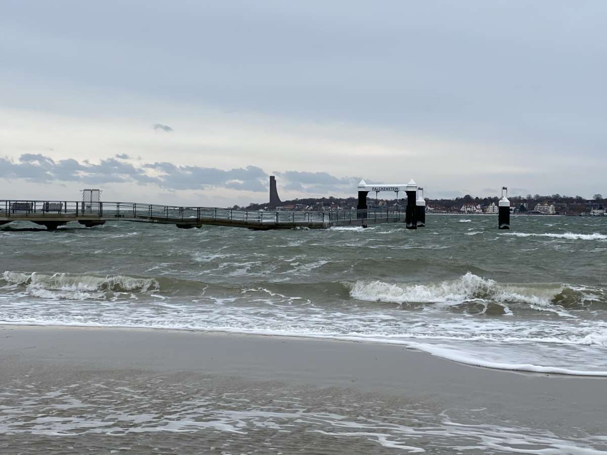 Cool_Beaches's tweet photo. #Kiel in #Germany here is a new picture gallery for you on https://t.co/A0BDfMt27n: Falckensteiner Strand winter storm February 2021 https://t.co/hPkpJ98Scu https://t.co/IcRxHe936I