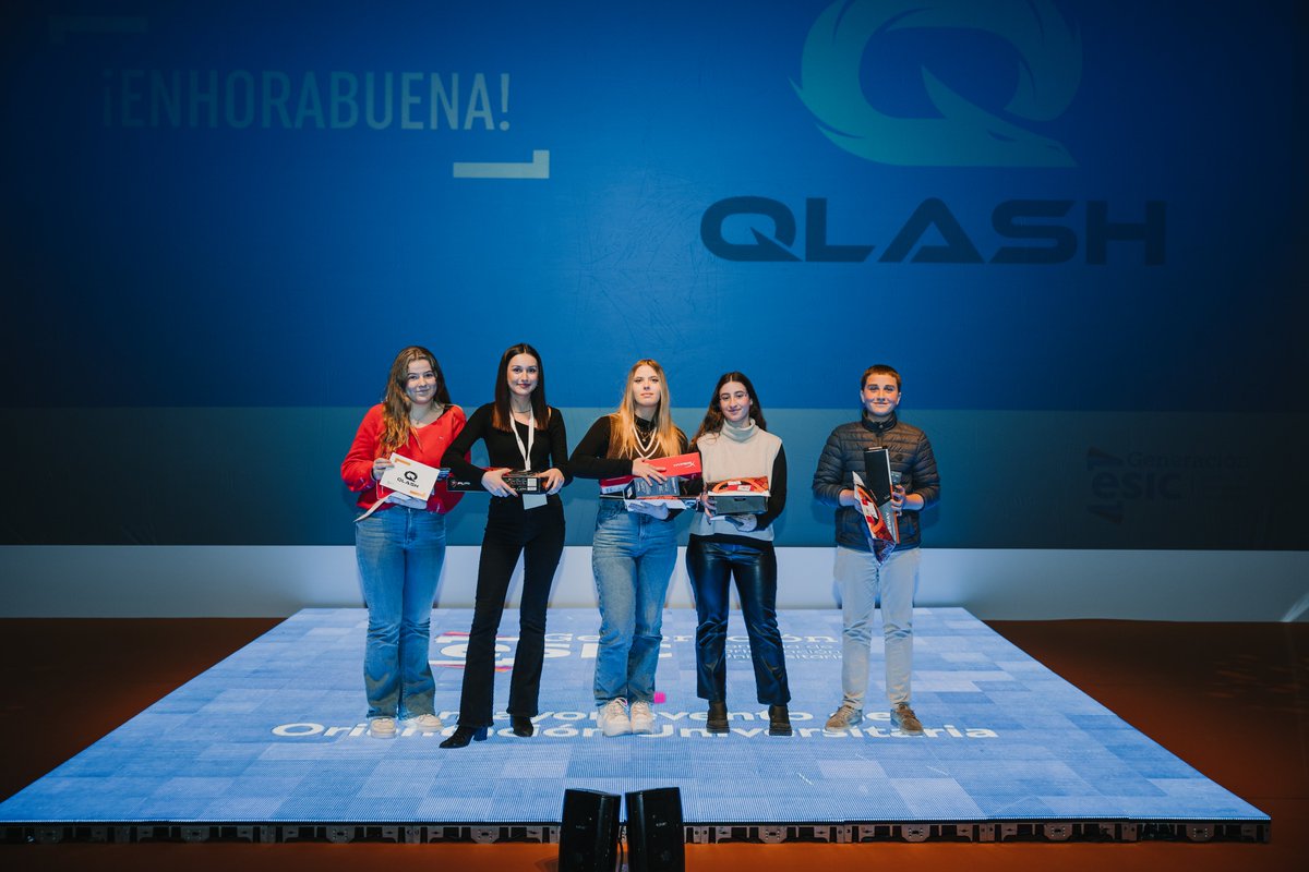 QLASH España 🐉 tweet media