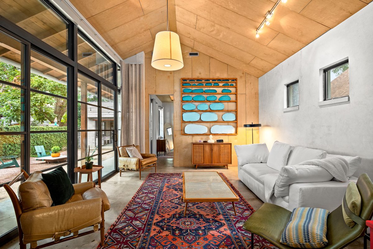 theQuaidGroup's tweet photo. The most incredible custom home in the Holly neighborhood in East Austin is available for under $2 Million! Call me to see it. If you're interested in having the coolest house in the best neighborhood in one of the coolest cities in the world, that you can also lock and leave. https://t.co/NEZKDaDu8C