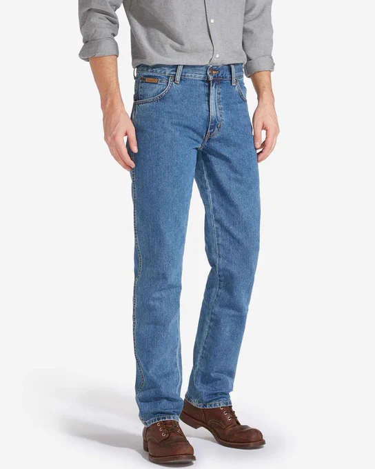 Random question but like when it comes to jeans, do you tend to wear those that hide the top of the foot when you wear shoes or those that dont hide it so it shows off the bottom a bitIts a very specific question especially when you grow taller but they still fit on the waist 